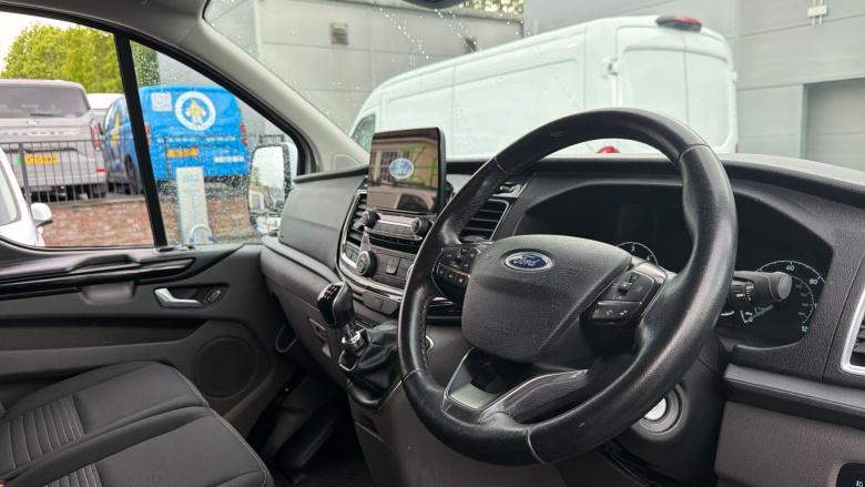 Ford Transit Custom 300 L2 Diesel Fwd 2.0 EcoBlue 130ps Low Roof Limited Van